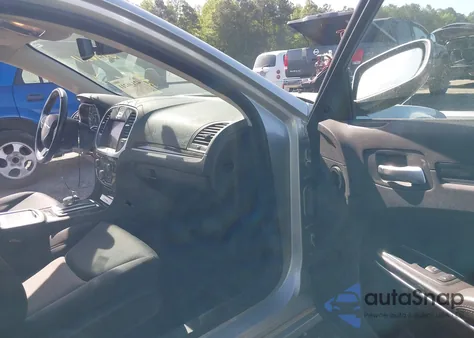 2019 Chrysler 300 Touring z USA, uszkodzony, nr VIN 2C3CCAAG9KH581040